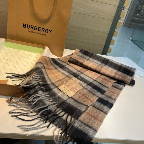 Burberry Knight logo, wool scarf - Picture 1 of 5